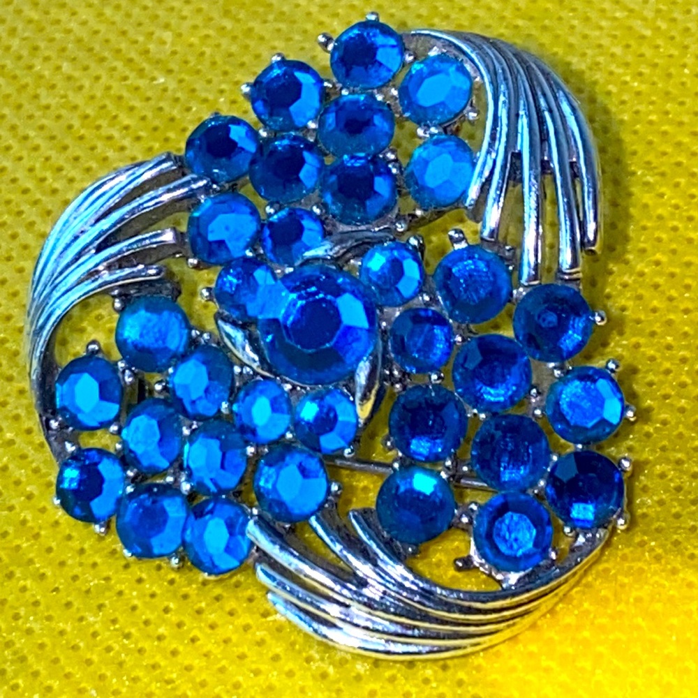 Vintage Vauxhall blue glass rhinestone pin